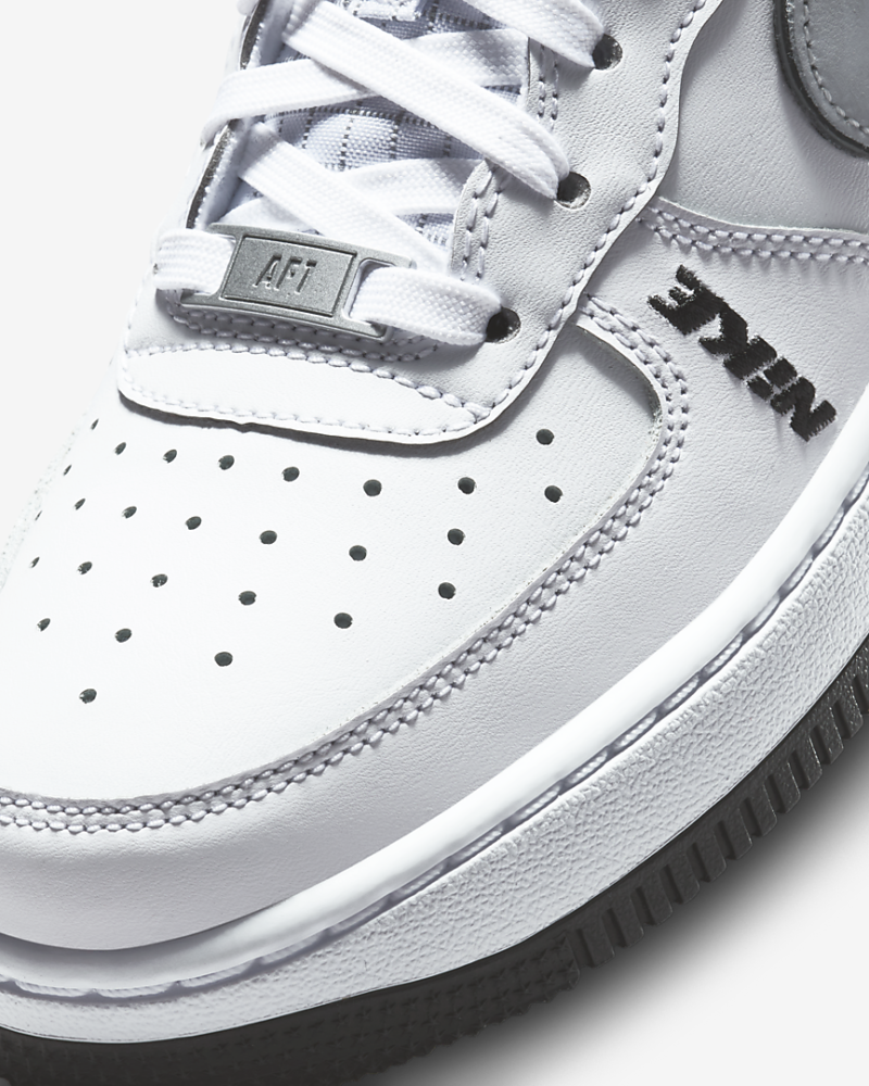 Foto della punta della sneaker: Air Force 1 Lv8 White Grey