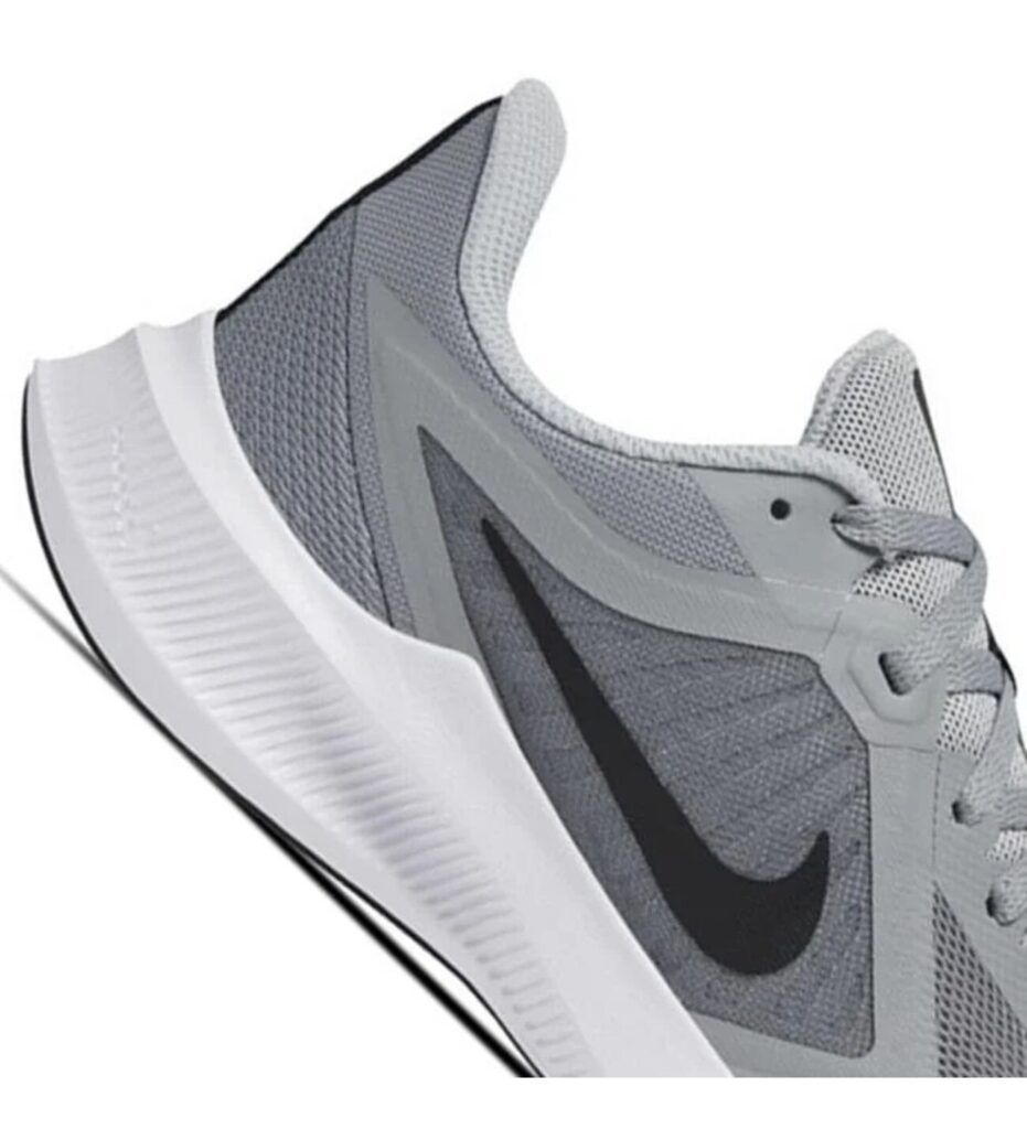 Scarpa da ginnastica Nike Downshifter da donna, grigio / nero