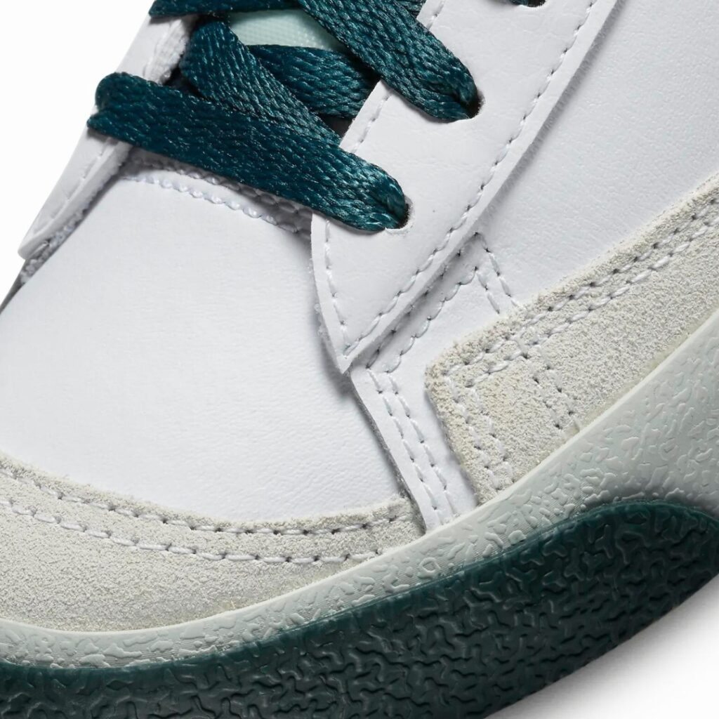 Nike Blazer Mid '77 SE (gs) - White/Deep Jungle/Silver/Black - immagine 5