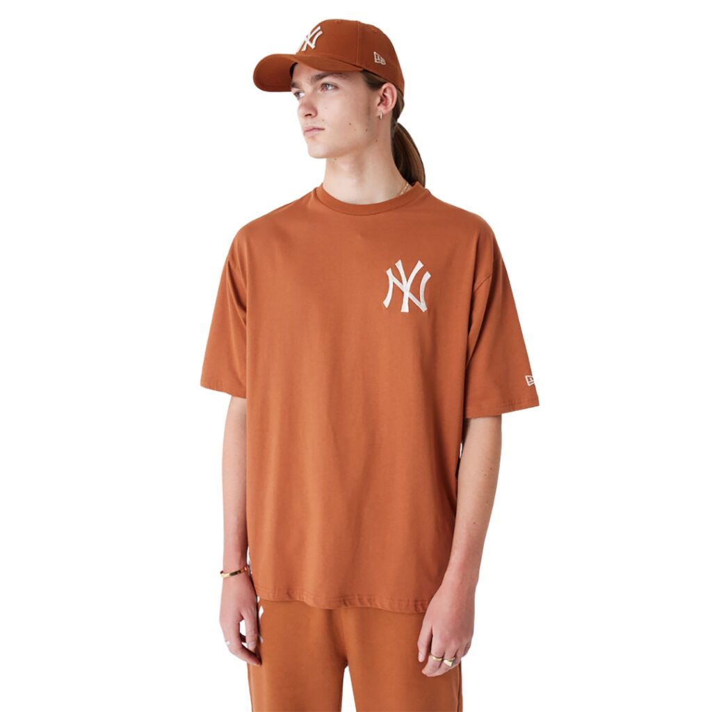 New Era T-Shirt Oversize NY Yankees League Essential - Brown - immagine 4