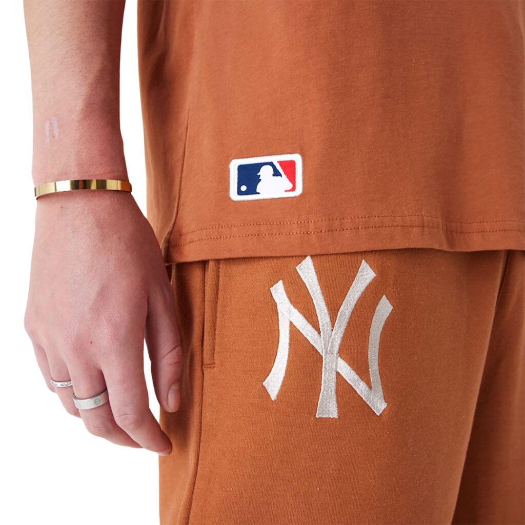 New Era T-Shirt Oversize NY Yankees League Essential - Brown - immagine 5