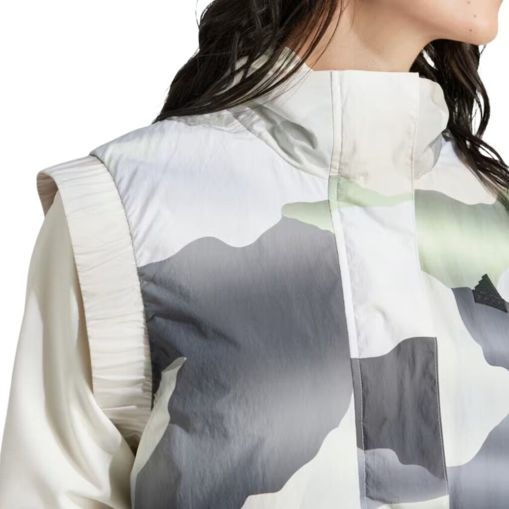 Adidas Giacca Senza Maniche City Escape Camo Print Crop - Legend Ivy/Carbon - immagine 2
