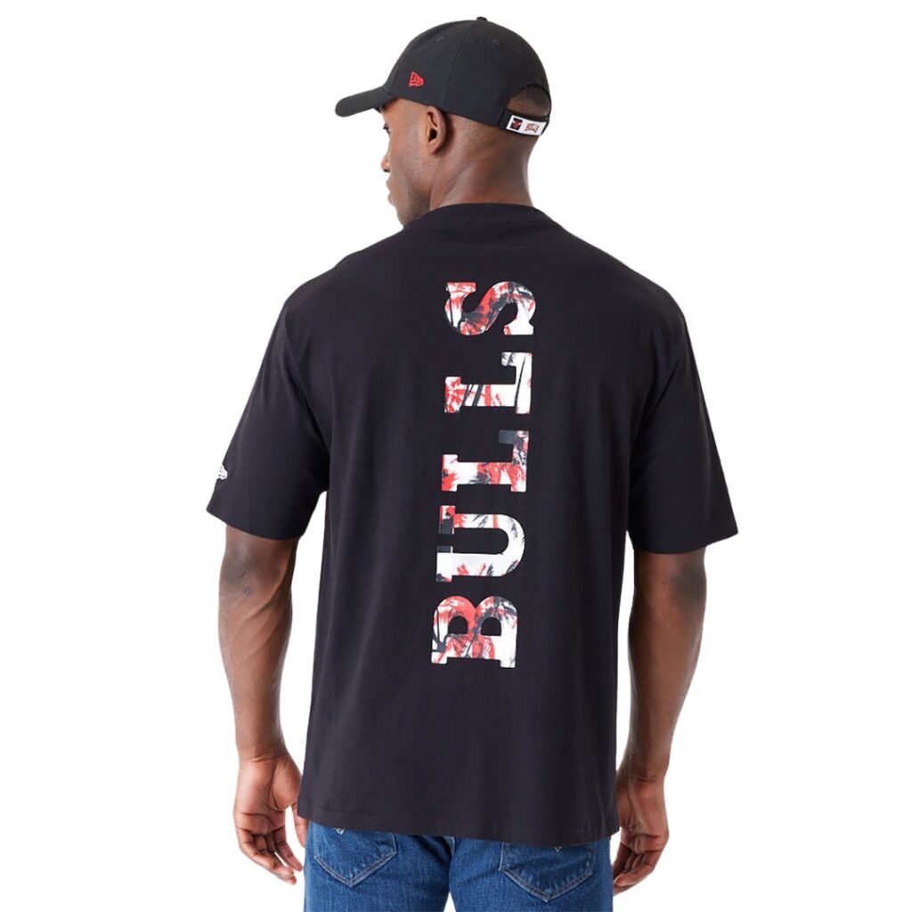 New Era T-Shirt Oversize Chicago Bulls Large Infill - Black - immagine 2