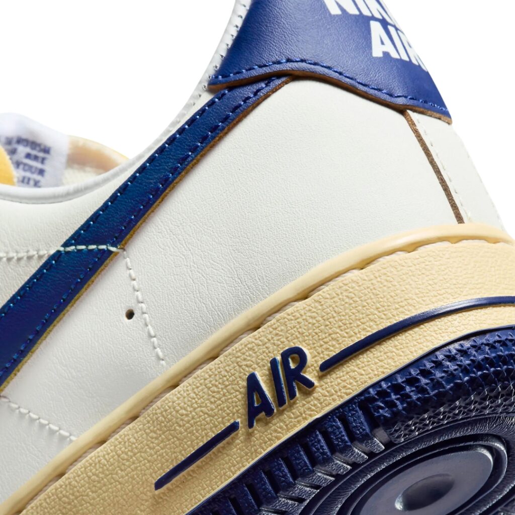 Nike Air Force 1 '07 - Sail/Pale Vanilla/Gold Suede/Deep Royal Blue - immagine 5