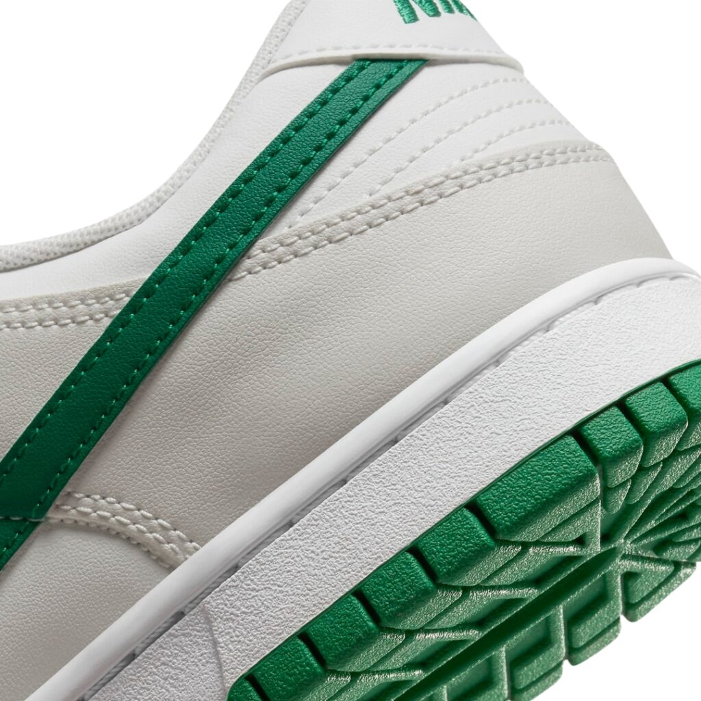 Nike Dunk Low Retro - Summit White/Platinum Tint//Malachite - immagine 5