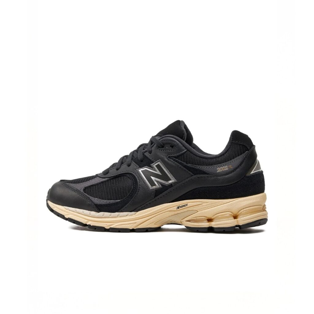 New Balance 2002 - Black/Vintage White