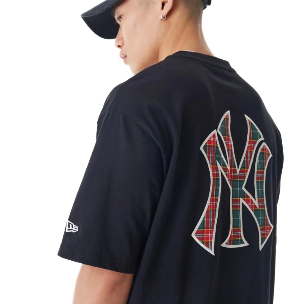 New Era T-Shirt Oversize New York Yanlees Tartan Infill - Black - immagine 4