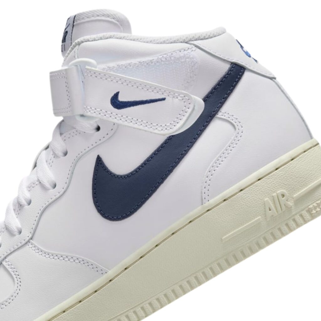 Nike Air Force 1 '07 Mid - White/Coconut Milk/Metallic Gold/Midnight Navy - immagine 3