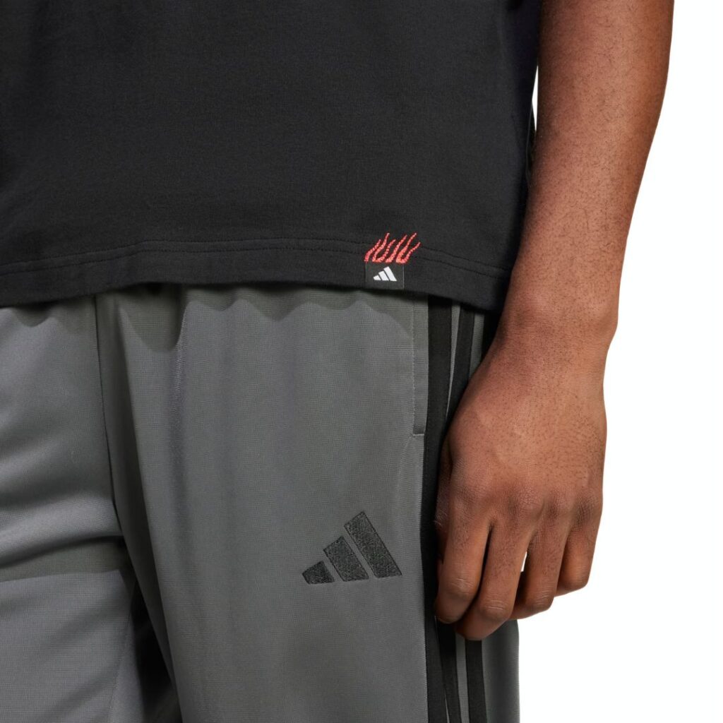 Adidas T-Shirt Mini Embroidery Graphic - Black - immagine 4
