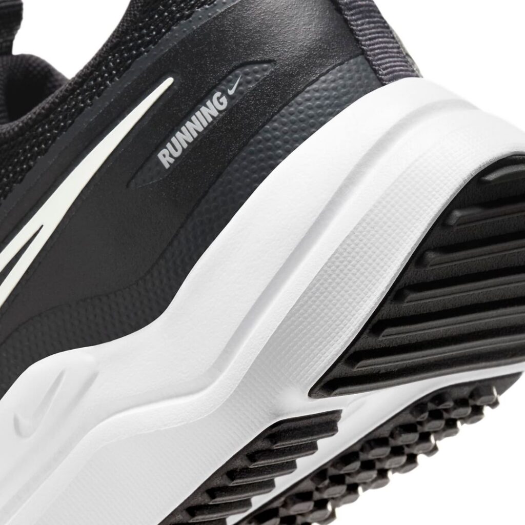 Nike Cosmic Runner (gs) - Black/White - immagine 5