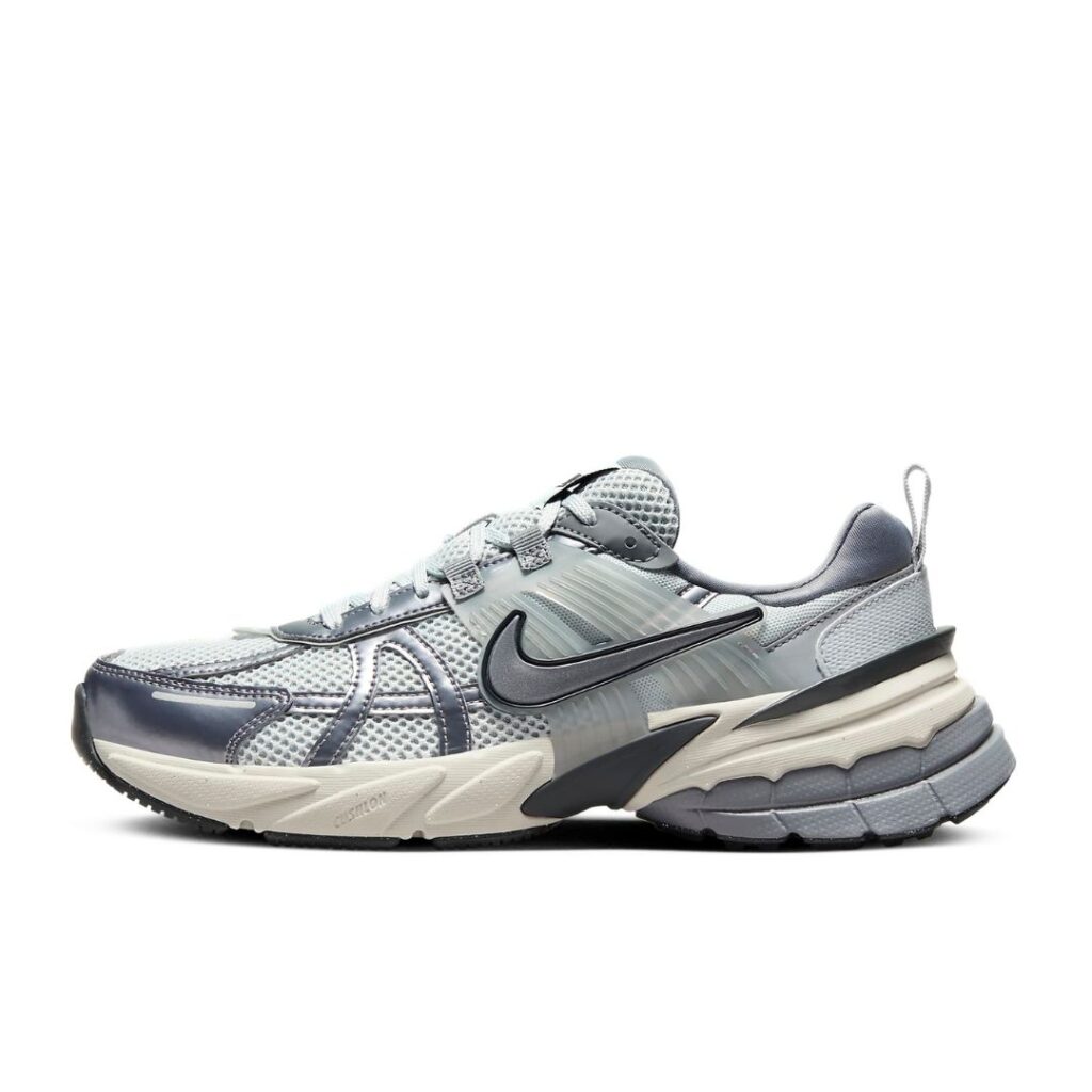 Nike V2K Run - Pure Platinum/Grey/Metallic Cool Grey - immagine 2