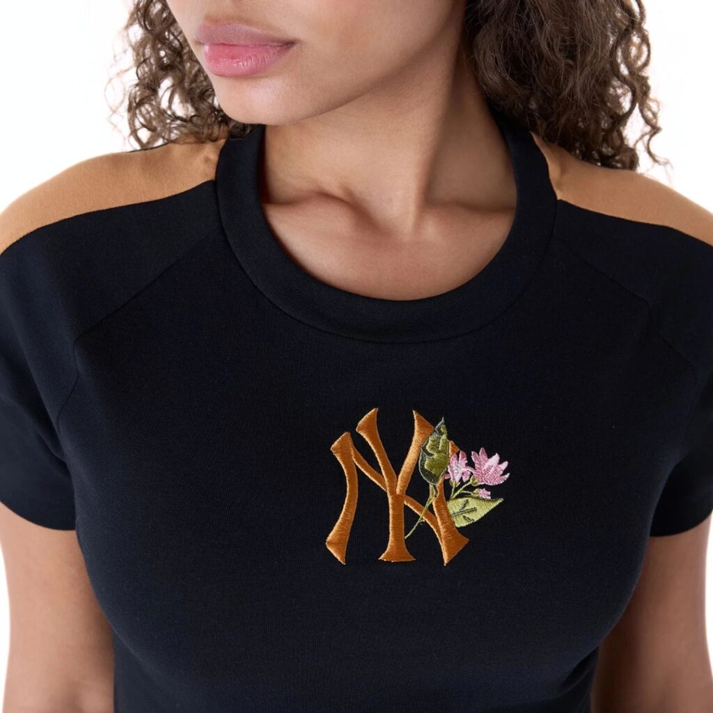 New Era T-Shirt Crop New York Yankees MLB Floral - Black - immagine 3
