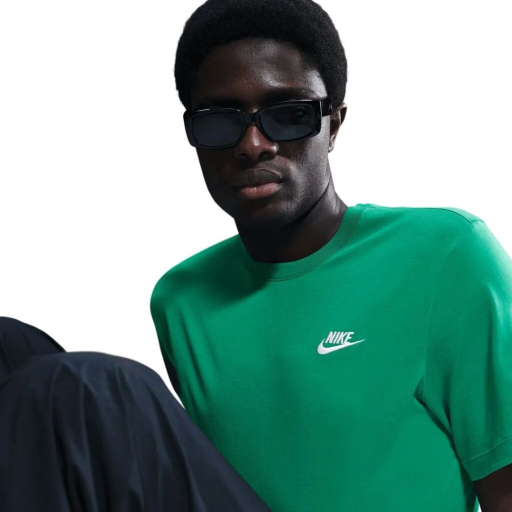 Nike Sportswear Club T-Shirt - Stadium Green - immagine 3