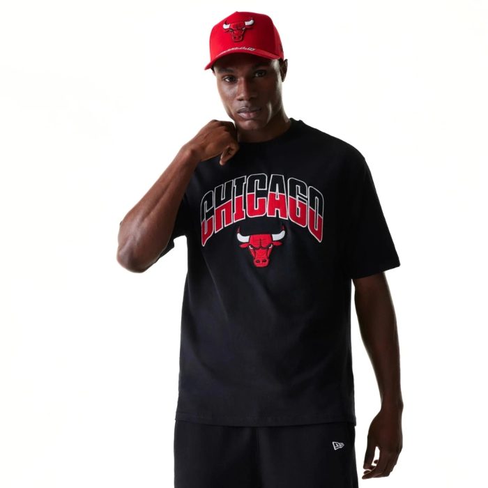 New Era T-Shirt Oversized Chicago Bulls Arch Graphic - Black